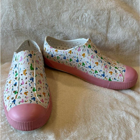 Native x Disney outdoor shoes for big kids - Picture 2 of 9